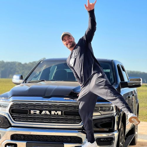 Felipe Titto marca presença no stand da RAM no Festival Interlagos Autos 2025
