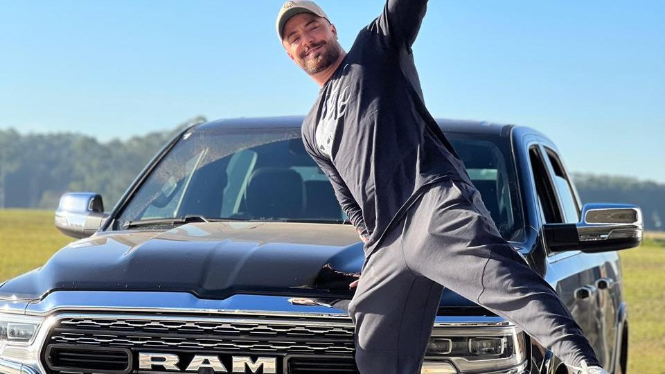 Felipe Titto marca presença no stand da RAM no Festival Interlagos Autos 2025